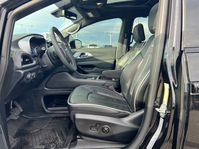 2025 Chrysler Pacifica Hybrid Premiuim S Appearance Package