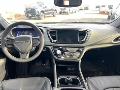 2025 Chrysler Pacifica Hybrid Premiuim S Appearance Package