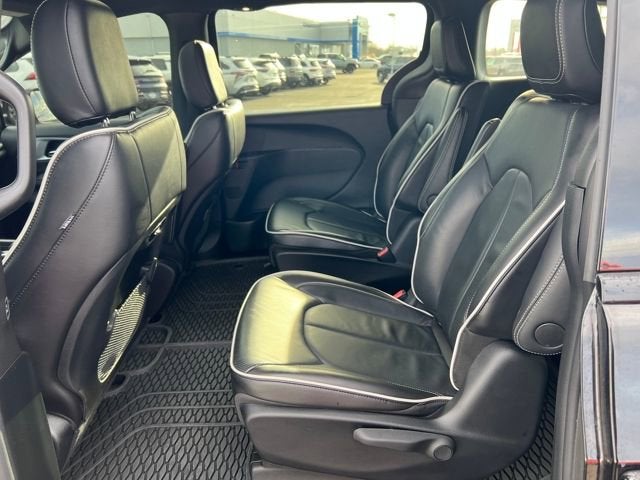 2025 Chrysler Pacifica Hybrid Premiuim S Appearance Package