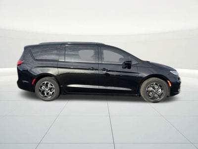 2025 Chrysler Pacifica Hybrid Premiuim S Appearance Package