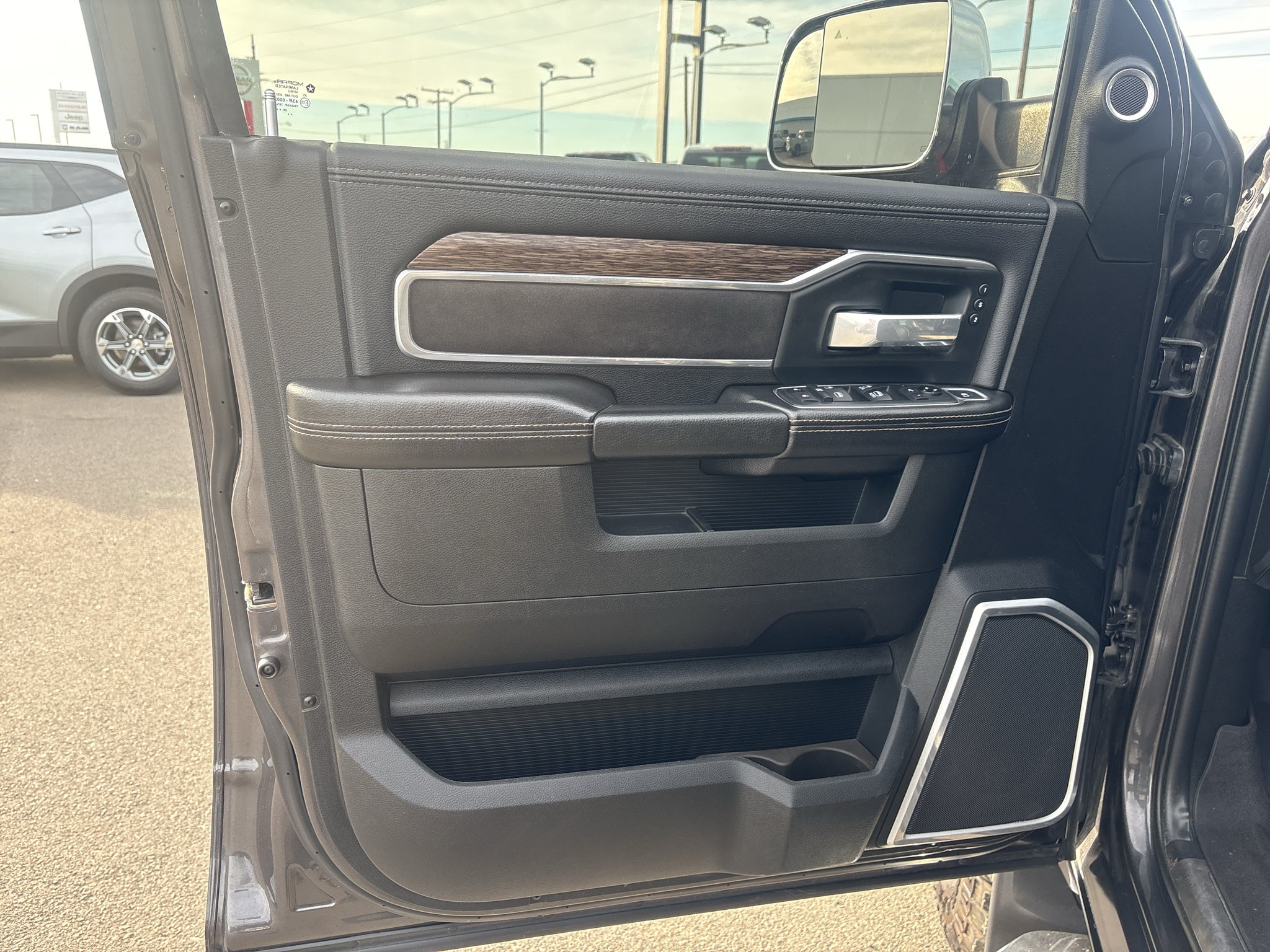 2020 RAM 2500 Laramie Crew Cab 4x4 6'4' Box