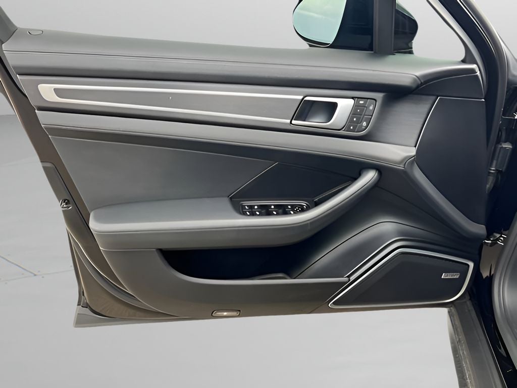 2023 Porsche Panamera 4