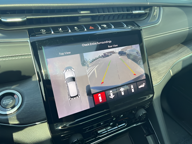 2023 Jeep Grand Cherokee Overland - Photo 12