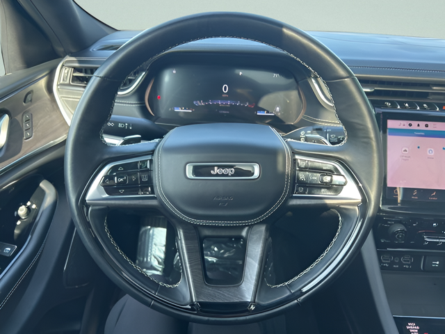 2023 Jeep Grand Cherokee Overland - Photo 16