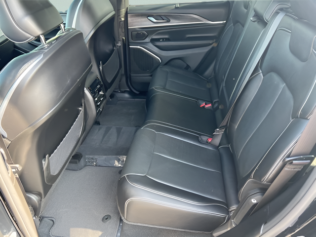 2023 Jeep Grand Cherokee Overland - Photo 18