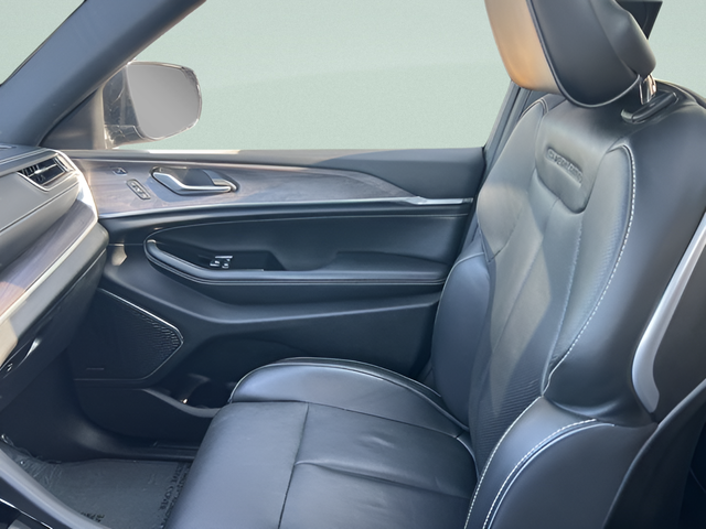 2023 Jeep Grand Cherokee Overland - Photo 7
