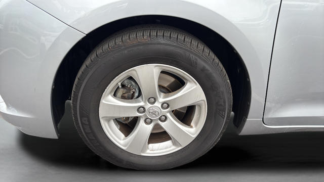 2014 Toyota Sienna LE 8 Passenger