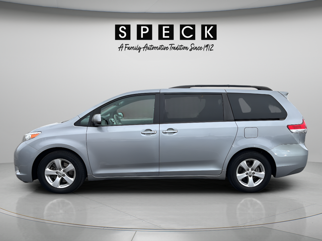 2014 Toyota Sienna LE 8 Passenger