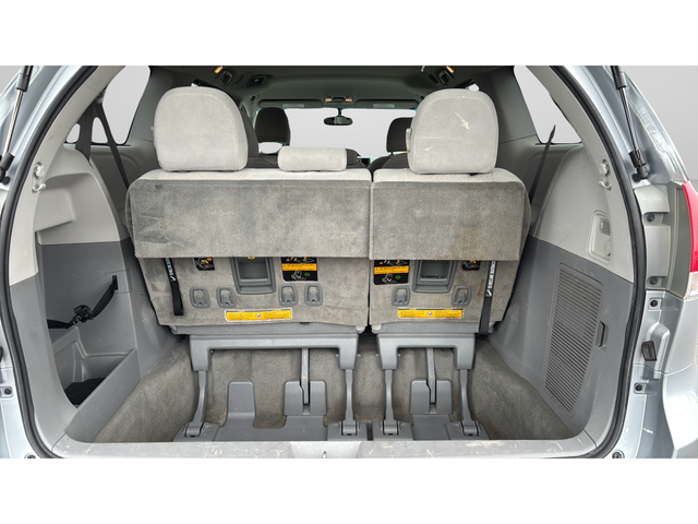 2014 Toyota Sienna LE 8 Passenger
