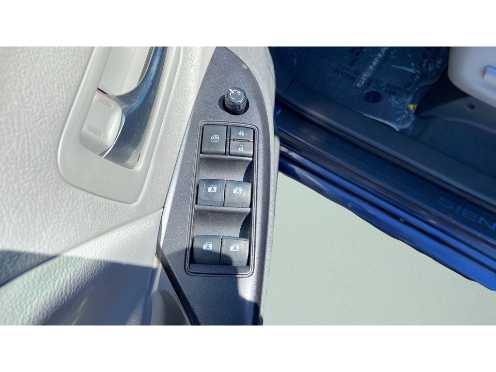 2020 Toyota Sienna LE