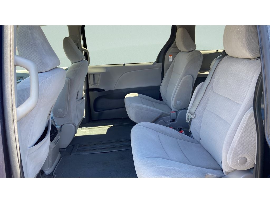 2020 Toyota Sienna LE