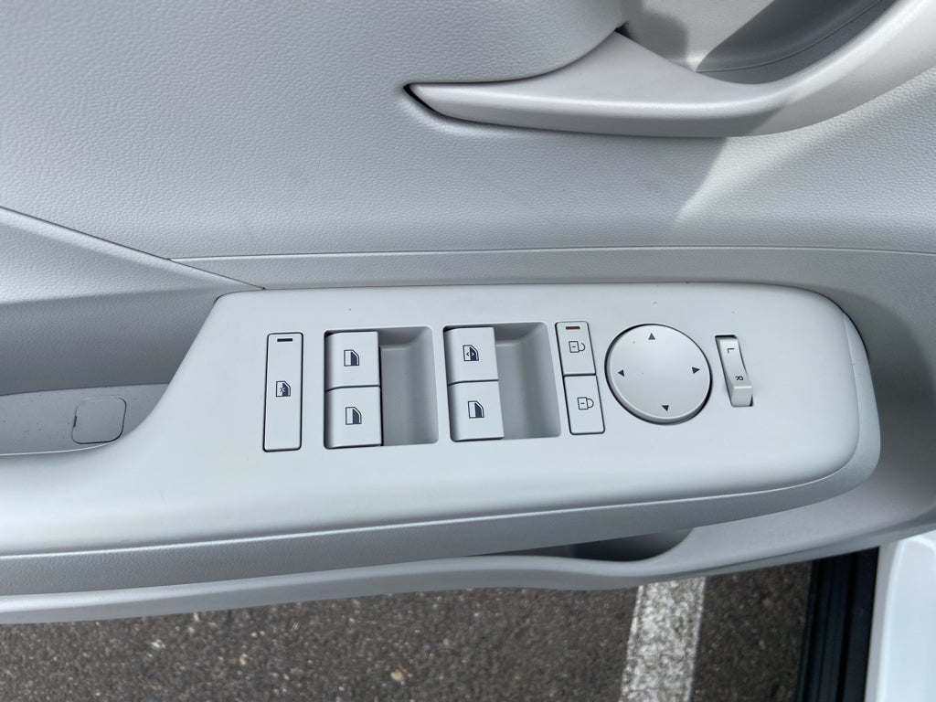 2027 Hyundai KONA SE
