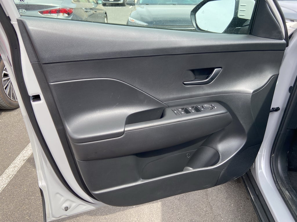 2027 Hyundai KONA SE