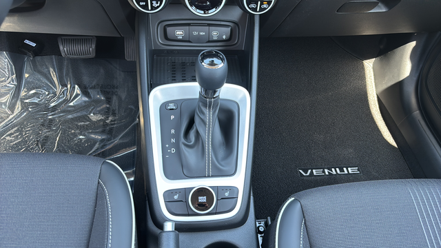 2026 Hyundai VENUE SEL W/Two-Tone Roof