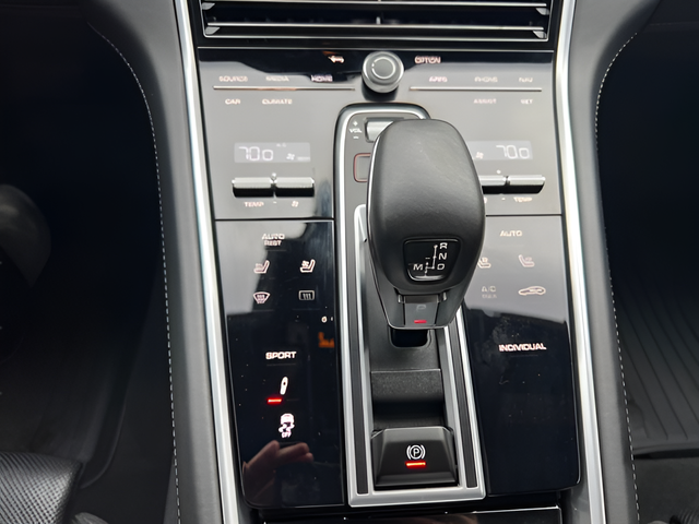 2023 Porsche Panamera 4 Platinum Edition