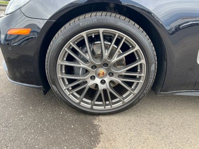 2023 Porsche Panamera 4 Platinum Edition